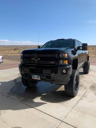2016 lifted duramax 25k miles for sale in Port Aransas, CO – photo 3