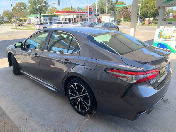 2018 Toyota Camry SE 27,040 miles www.smithburgs.com for sale in Fairfield, IA – photo 4