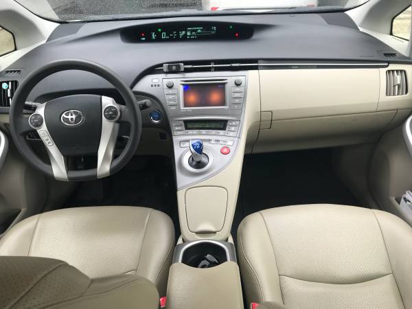 2012 Toyota Prius 60K Miles Navigation+Leather Seats+Back up camera... for sale in Columbus, OH – photo 2