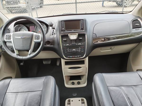 2012 Chrysler Town & Country for sale in Wichita, KS – photo 8