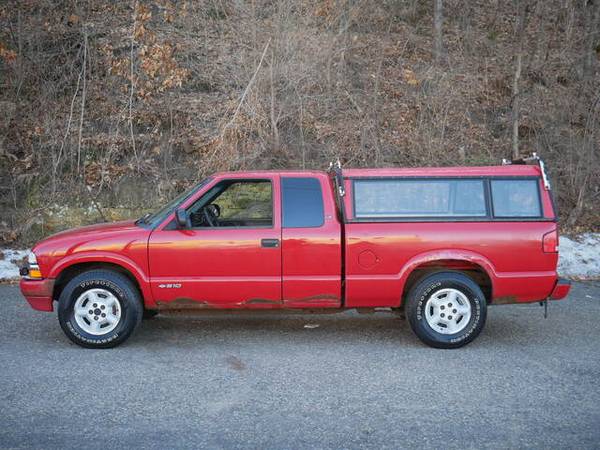 2000 Chevrolet Chevy S-10 LS - - by dealer - vehicle for sale in South St. Paul, MN – photo 3