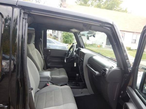 2007 Jeep Wrangler Unlimited Sahara - Easy Financing Available! -... for sale in Oakdale, MN – photo 20