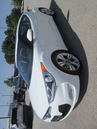 2016 Hyundai Veloster Base coupe White for sale in ROGERS, AR – photo 9