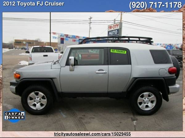 2012 TOYOTA FJ CRUISER BASE 4X4 4DR SUV 5A Family owned since 1971 for sale in MENASHA, WI – photo 2