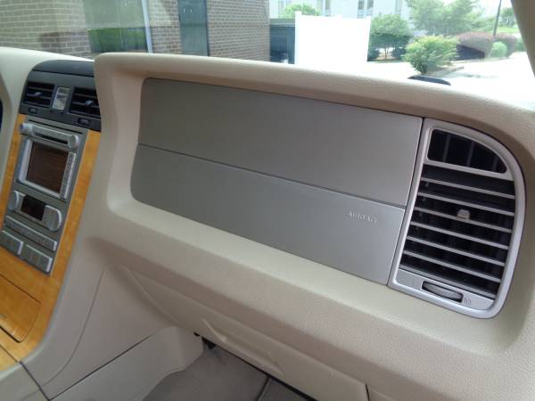 2007 Lincoln Navigator 130, 000 Miles - - by dealer for sale in Greenville, SC – photo 15