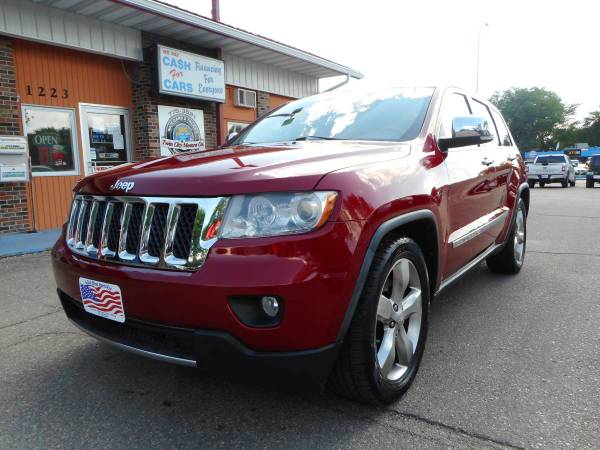 ★★★ 2011 Jeep Grand Cherokee Overland 4x4 / Loaded! ★★★ - cars &... for sale in Grand Forks, ND – photo 2