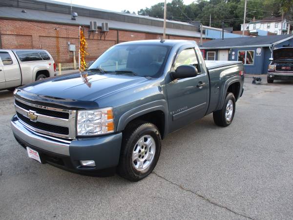 2007 Chevy Silverado 1500 Regular Cab LT (4WD) Low Miles! for sale in Dubuque, IA – photo 2