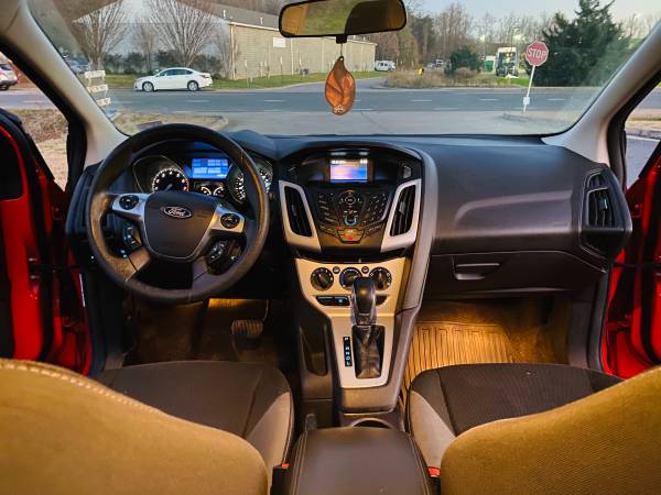 2012 Ford Focus hatchback - cars & trucks - by dealer - vehicle... for sale in Fredericksburg va 22406, District Of Columbia – photo 10