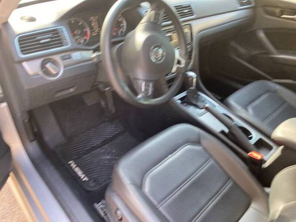 2014 Volkswagen Passat 2.0L TDI SE 4dr Sedan 6A w/Sunroof and... for sale in Maywood, IL – photo 20
