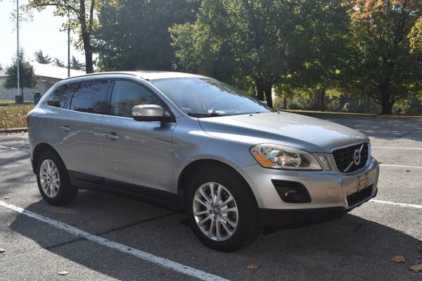2010 Volvo XC60 AWD 4dr 3.0T w/Moonroof - cars & trucks - by dealer... for sale in Saint Louis, MO – photo 4