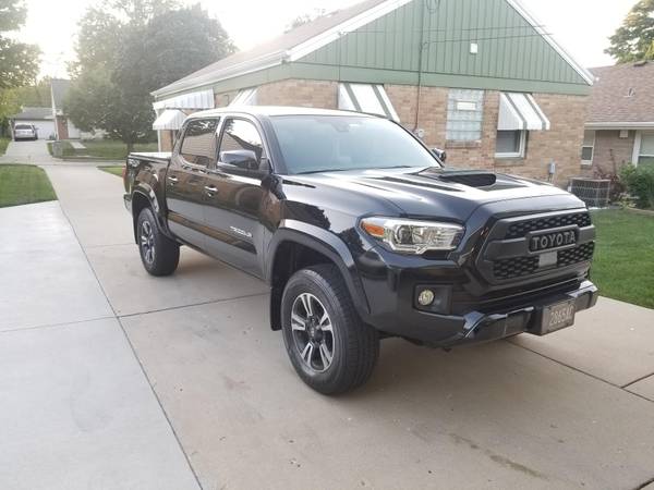 2018 Toyota Tacoma TRD Sport 4 Door Crew Cab for sale in milwaukee, WI – photo 2