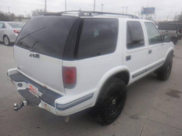 1998 Chevrolet Blazer LT - - by dealer - vehicle for sale in Des Moines, IA – photo 3
