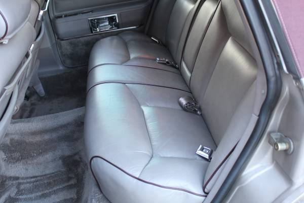 1988 Lincoln Town Car Signature Special Edition - cars & trucks - by... for sale in Royal Palm Beach, FL – photo 16