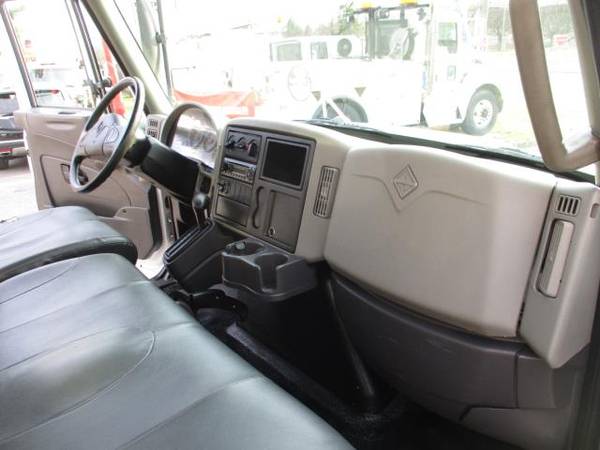 2012 International 4300 24 FOOT FLAT BED ** NON-CDL, NO AIR BRAKES... for sale in south amboy, IL – photo 12