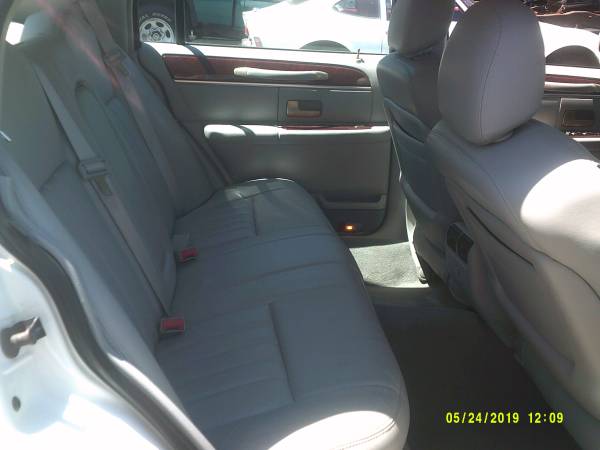 2005 Lincoln Town Car , Signature for sale in York, PA – photo 6