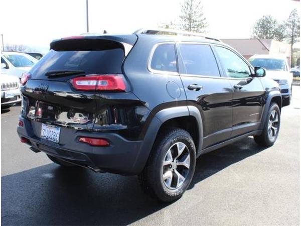 2015 Jeep Cherokee SUV Trailhawk (Brilliant Black Crystal for sale in Lakeport, CA – photo 9