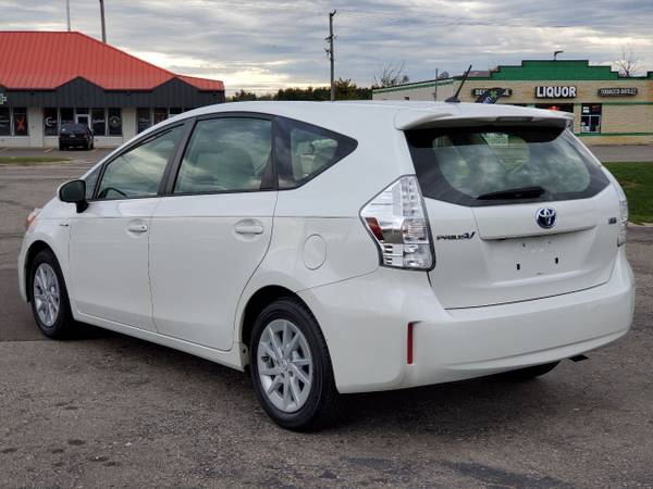 2014 Toyota Prius V, One Owner, Spacious, Great MPG, No Accidents for sale in Lapeer, MI – photo 4
