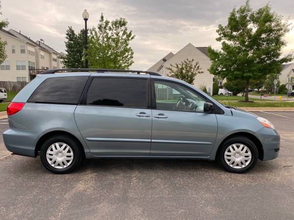 2009 Toyota Sienna LE Excellent Shape Clean Title Clean Record for sale in MANASSAS, District Of Columbia – photo 4