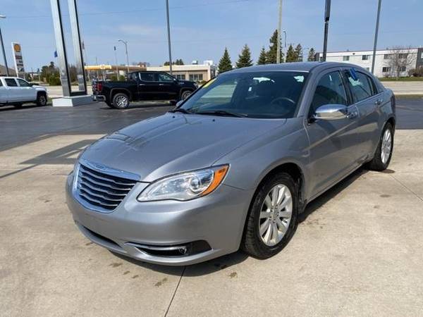 2013 Chrysler 200 Limited - sedan - - by dealer for sale in Manitowoc, WI – photo 4