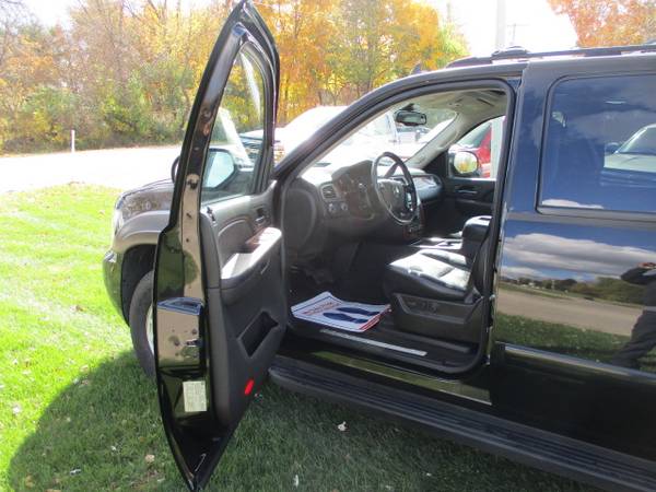 2007 chevrolet avalanche 4x4 - cars & trucks - by dealer - vehicle... for sale in Fort Atkinson, WI – photo 11