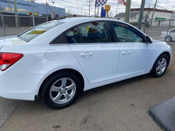 Look What Just Came In! A 2015 Chevrolet Cruze with 128, 300 M-New for sale in STAMFORD, CT – photo 3
