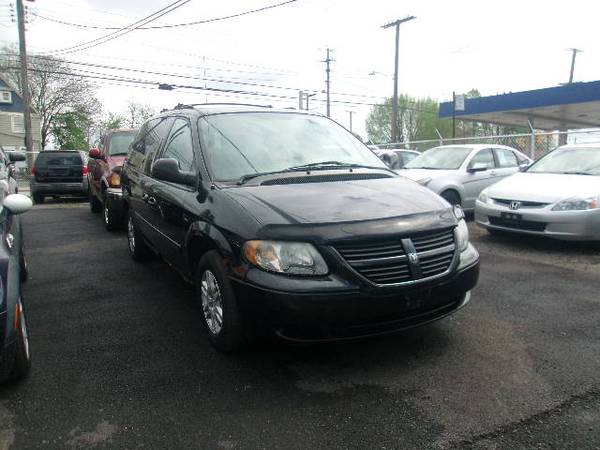 2005 Dodge Gr Caravan Price is 2599 and the down payment is - cars for sale in Cleveland, OH