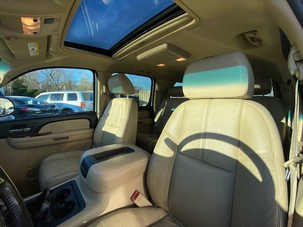 2007 Chevy Suburban - - by dealer - vehicle automotive for sale in Waukesha, WI – photo 12