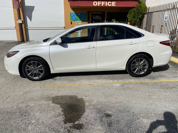 2017 Toyota Camry SE fully loaded 34k miles showroom condition -... for sale in Hialeah, FL – photo 4