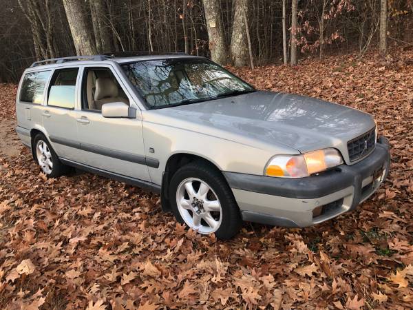2000 Volvo V70 XC Wagon Third Row Only 136k - cars & trucks - by... for sale in North Brookfield, MA – photo 11