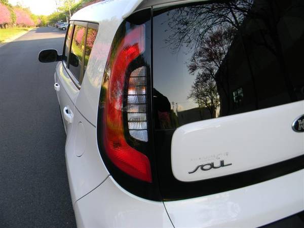 2015 KIA SOUL Base - - by dealer - vehicle automotive for sale in MANASSAS, District Of Columbia – photo 9