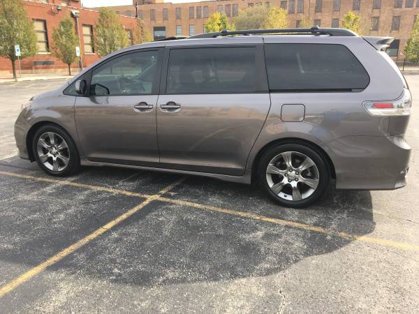 2011 TOYOTA SIENNA SE - cars & trucks - by owner - vehicle... for sale in Chicago, IL – photo 2