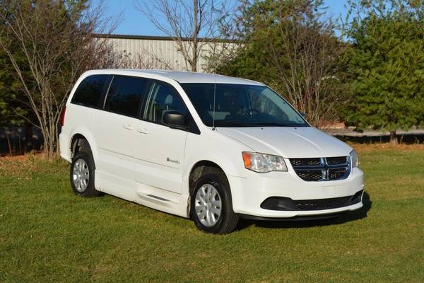 2014 Dodge Grand Caravan Braun Mobility Van - FREE WARRANTY... for sale in Crystal Lake, OH – photo 3