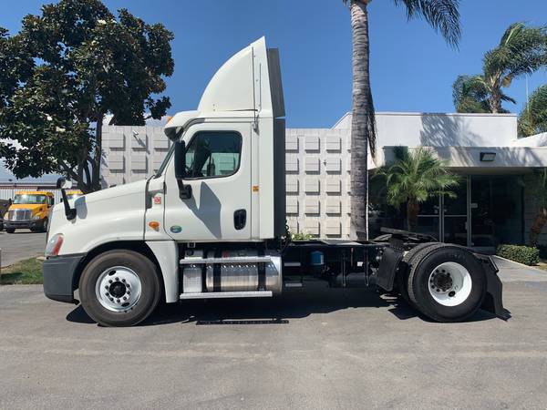 2013 Freightliner Cascadia 2 Axle Day Cab 10 Spd CARB Compliant for sale in Riverside, CA – photo 2