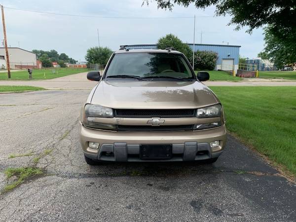 2004 Chevy Trailblazer LS 4WD 3RD ROW!! - cars & trucks - by owner -... for sale in Dayton, OH – photo 2