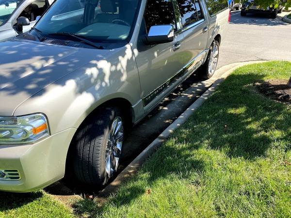 2008 Lincoln Navigator L - cars & trucks - by owner - vehicle... for sale in Lexington, KY – photo 4