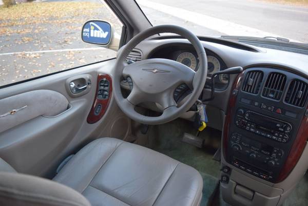 2002 *Chrysler* *Town & Country* *4dr Limited FWD* G - cars & trucks... for sale in Denver, NE – photo 20