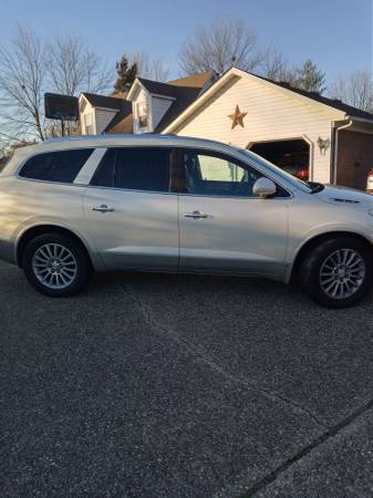 Buick Enclave - cars & trucks - by owner - vehicle automotive sale for sale in Jeffersonville, KY – photo 3