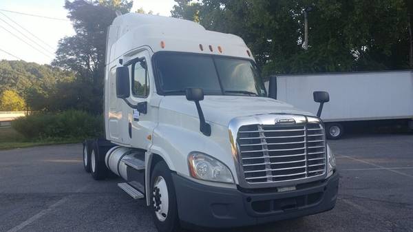 2013 FREIGHTLINER CASCADIA SLEEPER ISX 450 HP ALL CREDIT APPROVALS!! for sale in Wappingers Falls, SC – photo 3