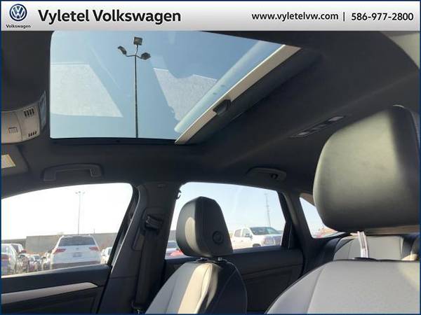 2019 Volkswagen Jetta sedan R-Line Auto w/SULEV - Volkswagen Deep for sale in Sterling Heights, MI – photo 18