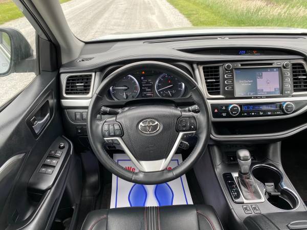 2019 Toyota Highlander SE AWD 16, 500 Miles! Clean CARFAX 1-Owner for sale in NOBLESVILLE, IN – photo 8