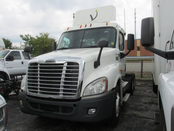 2014 FREIGHTLINER CASCADIA Truck - - by dealer for sale in Saint Louis, MO – photo 9
