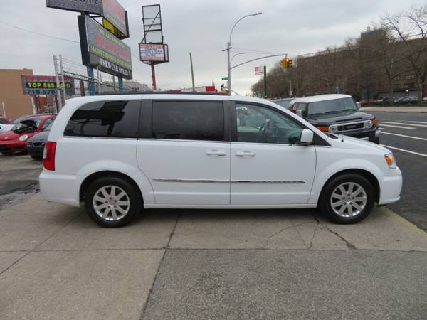 2016 Chrysler Town & Country Touring Minivan Runs & Looks Great! for sale in Brooklyn, NY – photo 7