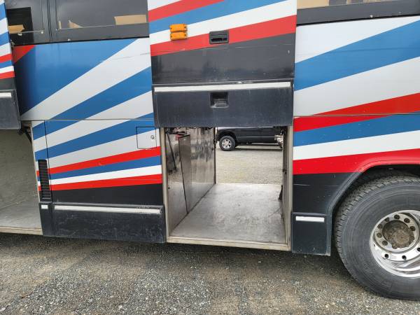 Prevost Motor Coach/52 Passenger/Bathroom/RV Potential - cars for sale in Lynden, WA – photo 11