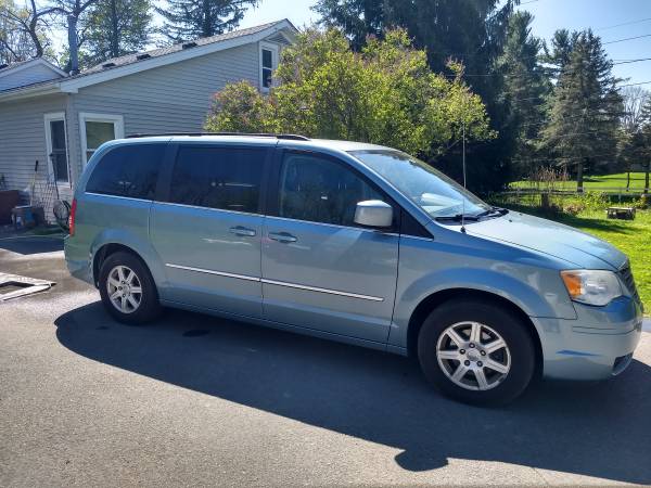 2010 Chrysler Town and Country for sale in Lancaster, NY – photo 12
