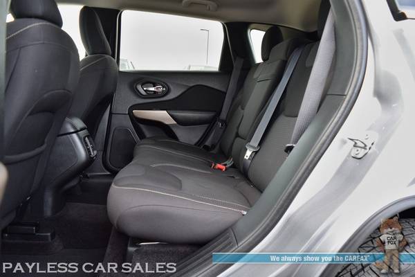 2017 Jeep Cherokee Latitude / 4X4 / Power Driver's Seat / Bluetooth / for sale in Anchorage, AK – photo 9