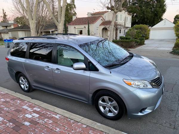 2013 Toyota sienna Le clean title for sale in Mountain View, CA – photo 2