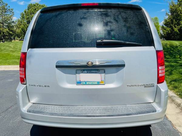 Chrysler Town and Country Touring 2010 for sale in Aurora, IL – photo 6