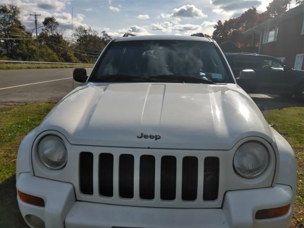 02 Jeep liberty 4wd with sunroof - cars & trucks - by dealer -... for sale in Vails Gate, NY – photo 9