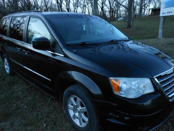 2008 Chrysler Town & Country - cars & trucks - by owner - vehicle... for sale in Warrensburg, MO – photo 8