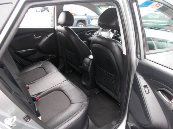 2010 Hyundai Tucson GLS - All Wheel Drive - Leather for sale in West Warwick, CT – photo 24